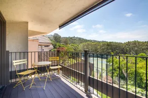 La Jolla Hillside Views and Coastal Comfort - Image 4
