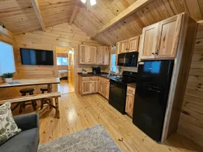 Maple Cozy Cabin at Lost Trails - Image 5