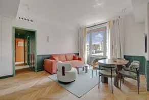A Dazzling 2-Bedroom/2-Bathroom with Services at the Opera - Image 3
