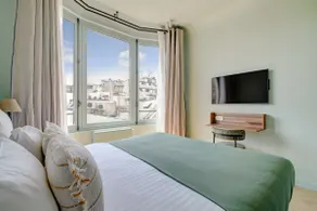 A Dazzling 2-Bedroom/2-Bathroom with Services at the Opera - Image 5