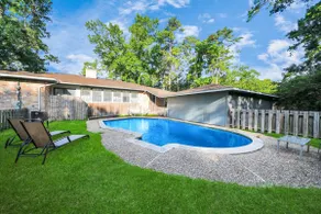 Houston 6BR Near IAH w/ Pool & BBQ - Image 4