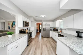Houston 6BR Near IAH w/ Pool & BBQ - Image 3