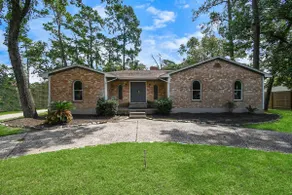 Houston 6BR Near IAH w/ Pool & BBQ - Image 5