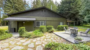 Dragonfly Haven: 2BR Cottage, Pond, EV Charger - Image 4