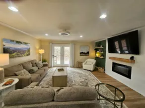 Mountain Vibe, 2 Kitchens, Sleeps 10, 1900sf - Image 4