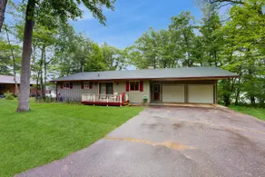 Charming Lakefront Cabin on Trail 17 - Image 2