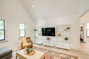 1 Mi to Dtwn Grand Rapids: Chic Condo w/ Balcony! - Image 5