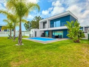 Vita Portucale ! Chic Luxe Villa with Saltwater Pool - Image 5
