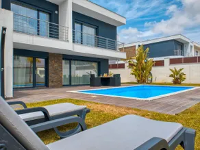 Vita Portucale ! Chic Luxe Villa with Saltwater Pool - Image 2