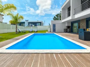 Vita Portucale ! Chic Luxe Villa with Saltwater Pool - Image 3