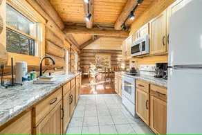 Stagecoach Inn Log Cabin 10 Acres Wooded Setting - Image 4