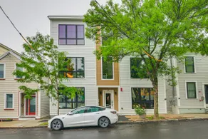 Near Biotechs & MIT: Cozy Condo w/ Fireplace - Image 3