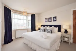 Spacious Gate 3BR • City 5mins Walk • Pets Welcome - Image 3
