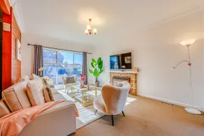 StayAU Private Two-Storey 6 Beds House Wendouree - Image 4