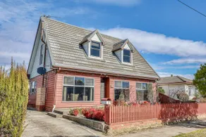 StayAU Private Two-Storey 6 Beds House Wendouree - Image 2