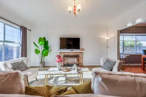 StayAU Private Two-Storey 6 Beds House Wendouree - Image 5