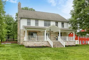 Private Hillside Retreat w/ HotTub Near Gettysburg - Image 4