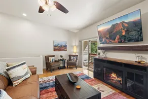 Rivers Edge Retreat | In-Town Townhouse | Sleeps 6 - Image 2