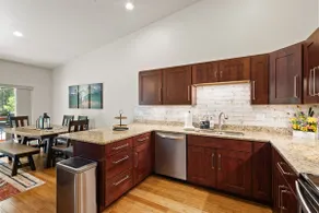 Rivers Edge Retreat | In-Town Townhouse | Sleeps 6 - Image 5