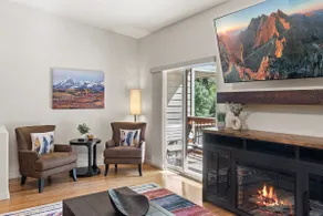 Rivers Edge Retreat | In-Town Townhouse | Sleeps 6 - Image 3