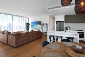 302 Penthouse Portarlington Waterfront Luxury sleeping 6 3 Queen Bedrooms 2 bathrooms Private Terrace Aircon and Heating - Image 3