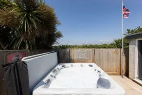 Coastal Retreat with Hot Tub Walk to Beach - Image 3