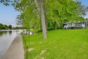 Lakefront Getaway w/ Private Dock in Colon! - Image 2