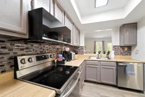 TownHome*Mins to Hospitals*District*Mizzou*Parks - Image 2