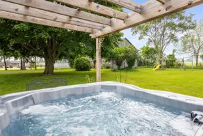 Vintage 1920s Farmhouse - Barn, Hot Tub & Fire Pit - Image 5