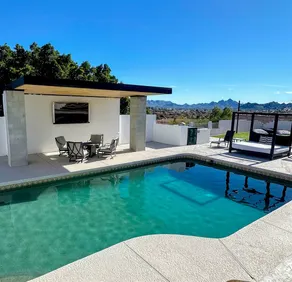 Epic Group House Heated Pool/Hot Tub/Putting Green - Image 2