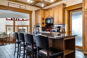 7 bedroom Retreat House with Pool and Hot Tub - Image 3