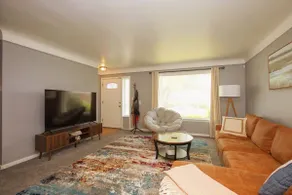 Maple Heights 3BR Summer Haven — Cozy & Spacious - Image 2