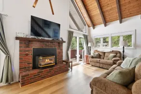 Mountain View Chalet w/Amenities - Image 2