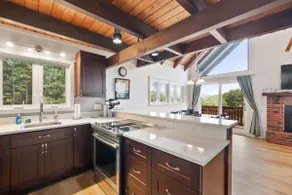 Mountain View Chalet w/Amenities - Image 4