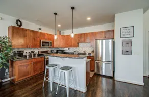 Midtown Urban Retreat | 2story 1BD/1.5BA Apartment - Image 4