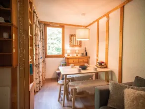Ground-Floor Studio with Ski-In/Ski-Out Access and a Terrace - Image 2