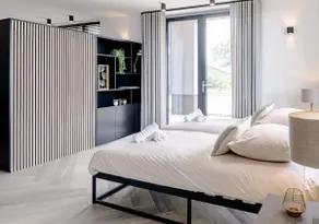 4-Bed Apartment | Kitchen + Free Parking - Image 2
