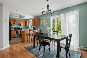 Huge Modern Townhome 10mins to Beach - Image 3