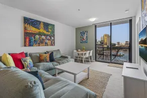 Docklands Waterfront Elegance with Cityscape Views - Image 3