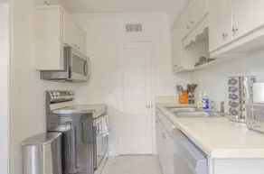 MidTown Flats Suite A1 - Image 3