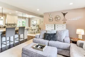 7 Mi to Vancouver Waterfront: Sleek Home w/ Yard! - Image 5
