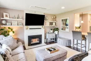 7 Mi to Vancouver Waterfront: Sleek Home w/ Yard! - Image 4