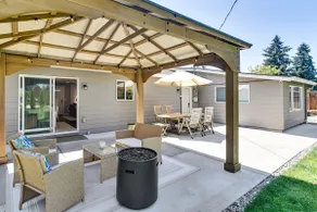 7 Mi to Vancouver Waterfront: Sleek Home w/ Yard! - Image 2