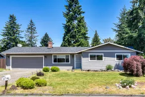7 Mi to Vancouver Waterfront: Sleek Home w/ Yard! - Image 3