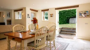 Pickett Cottage - pet friendly near Northleach - Image 2