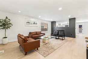 5 Bedroom house in prime location by the village - Image 2
