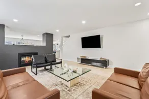 5 Bedroom house in prime location by the village - Image 3