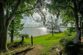 Navigate Stays one-of-a-kind Waterfront Retreat - Image 3