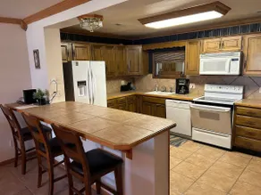 Red Haven Retreat - County Lake & Park - Image 4