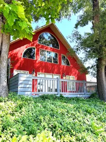 Red Haven Retreat - County Lake & Park - Image 3